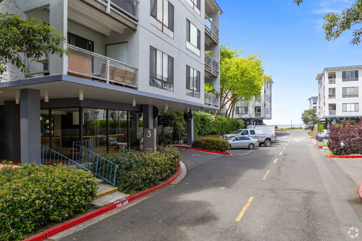 Watergate Apartments in Emeryville, CA