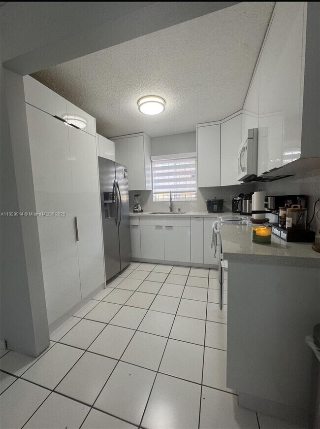 Foto del edificio - 7965 W 30th Ct