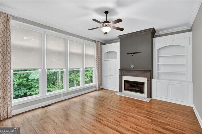 Foto del edificio - 1863 Brackendale Rd NW