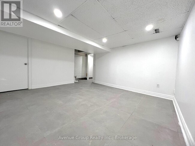 Building Photo - 210 Shaw St
