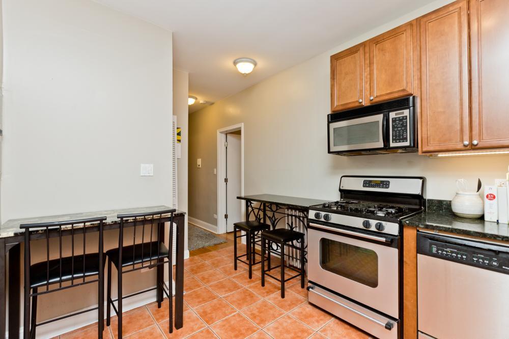 Foto principal - 2 bedroom in Chicago IL 60657