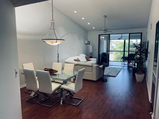 Foto del edificio - 7473 Glendevon Ln