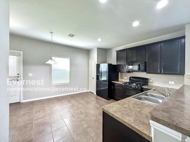 Building Photo - 396 Waterloo Dr