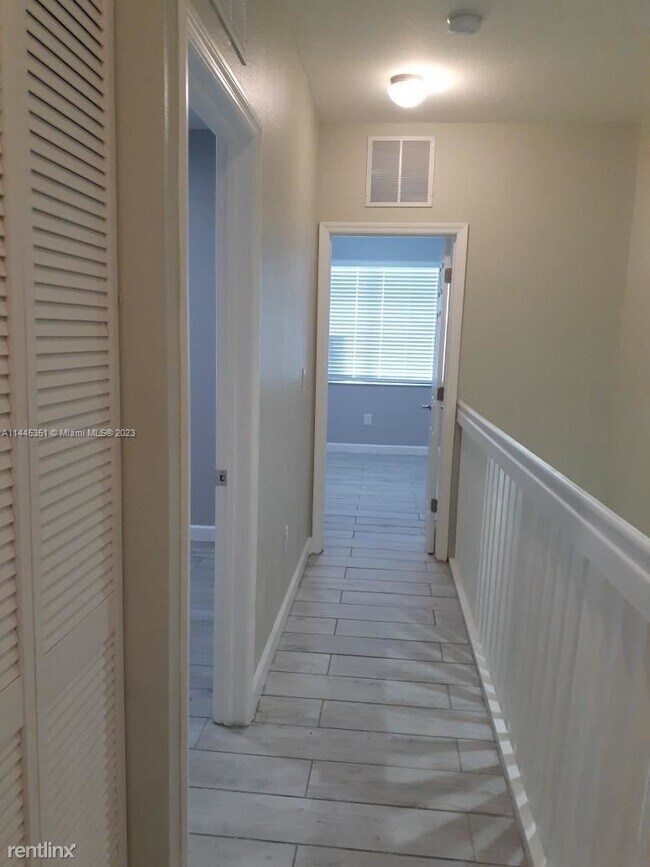 Building Photo - 3 br, 2.5 bath House - 2884 SE 2nd Dr Unit...