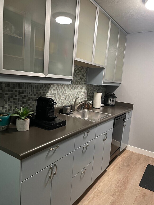 Foto del edificio - 2730 Oak Rd