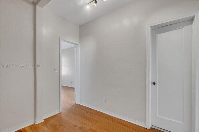 Building Photo - 319 W 28th St