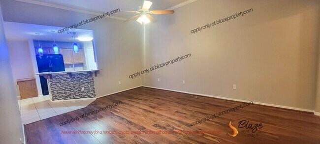 Building Photo - Townhome in Southlawn