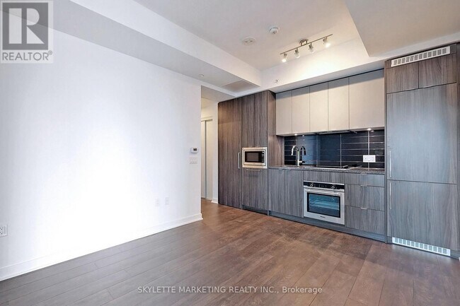 Building Photo - 115-3115 Blue Jays Way