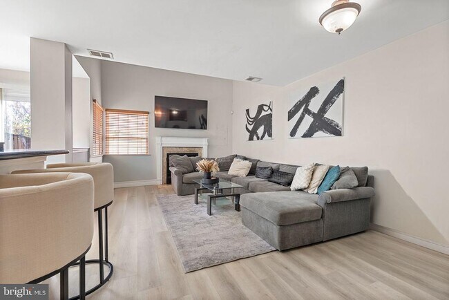 Foto del edificio - 13847 Lord Fairfax Pl