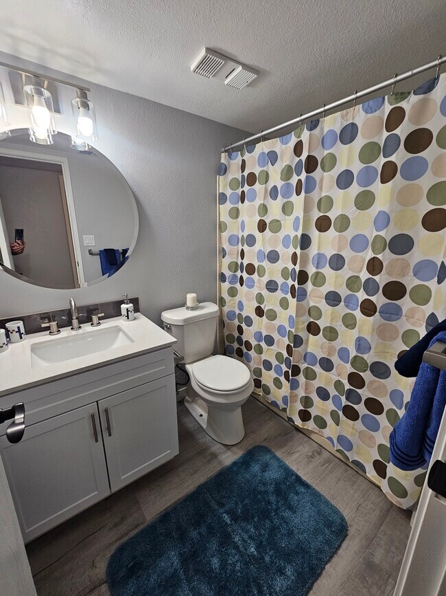 Foto del edificio - 8555 Fairmount Dr