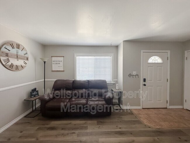 Building Photo - 245 N Alvord St