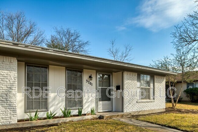 Foto del edificio - 3701 Summit Ln