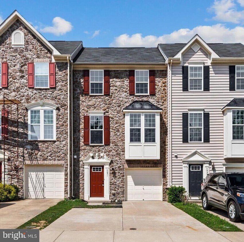Foto principal - 4631 Alliance Way