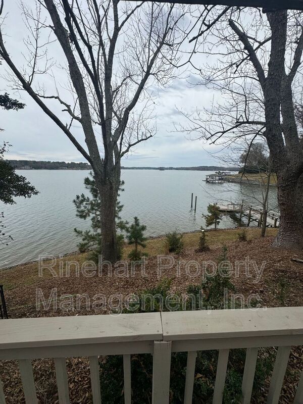 Foto del edificio - 4023 Windward Dr