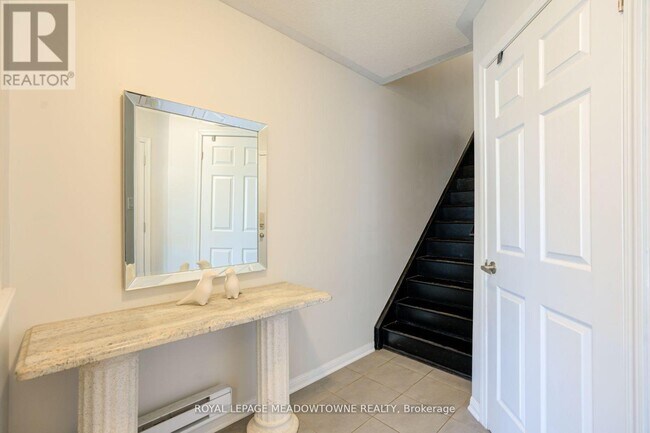 Building Photo - 27 Suitor Ct