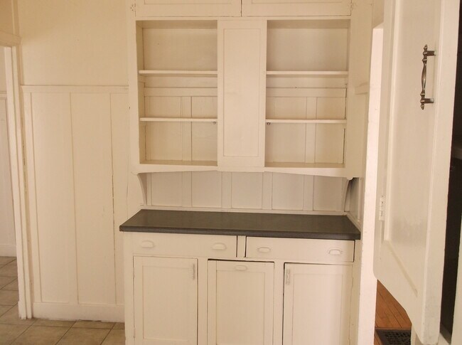 Foto del edificio - Cute 2 Bedroom/1 Bath in Good Condition
