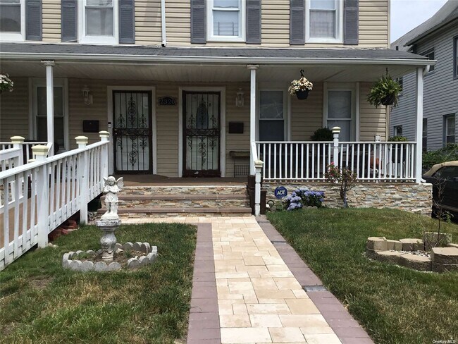 Foto del edificio - 23-20 Healy Ave