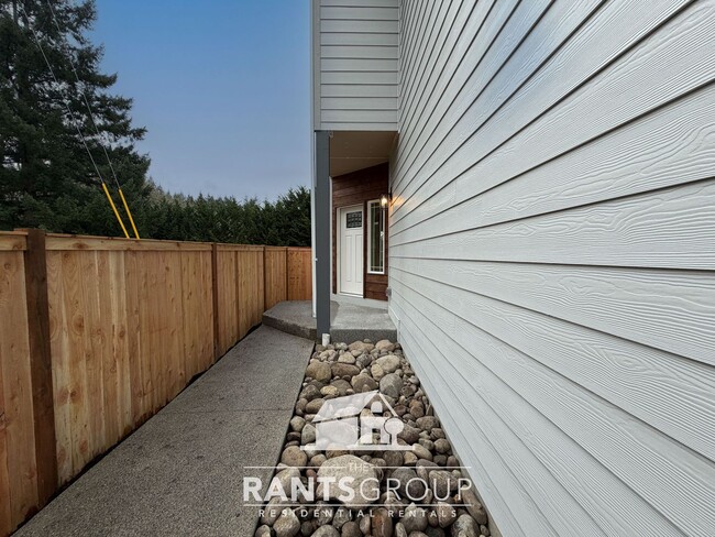 Building Photo - Leah's Landing