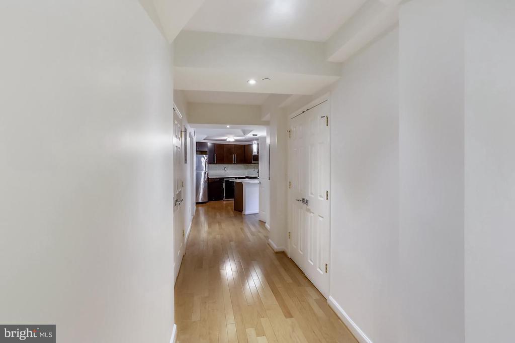 Foto principal - 329 Rhode Island Ave NE