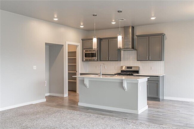 Building Photo - Adorable Modern Home in Yukon