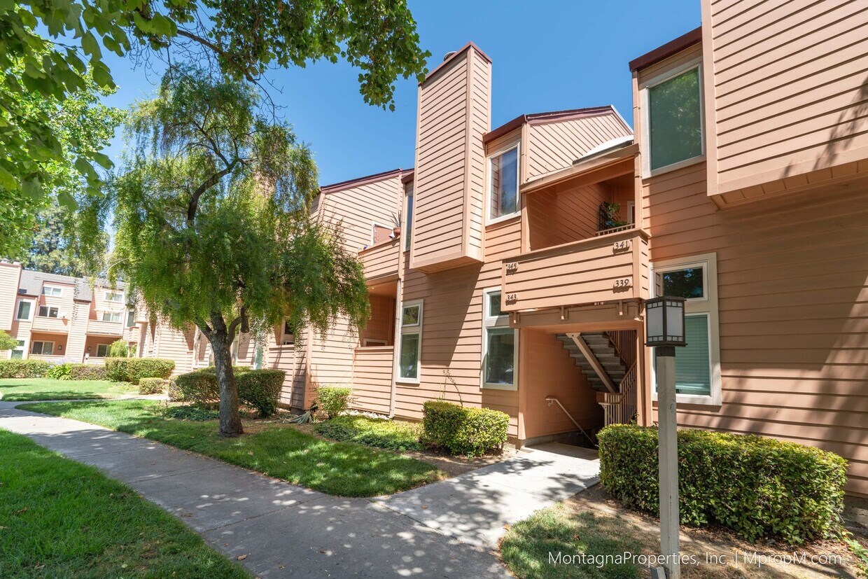 Foto principal - Spacious Townhome - GARAGE - Light and Bri...