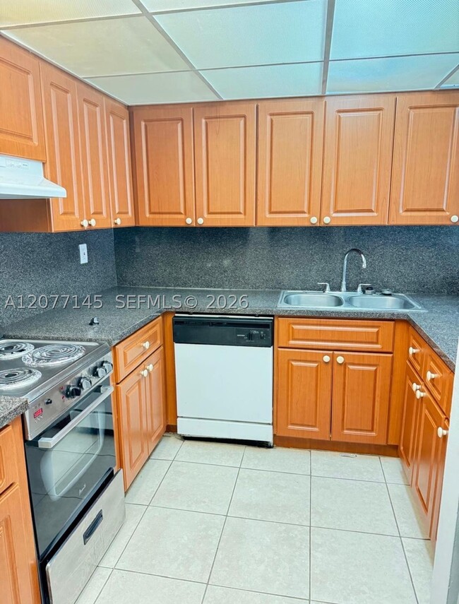 Building Photo - 6960 Miami Gardens Dr