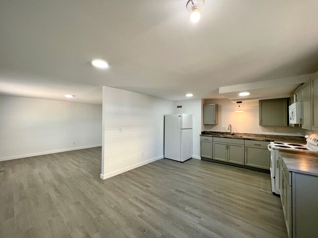 Foto del edificio - 1-Bedroom with Bonus Room! Housing Voucher...