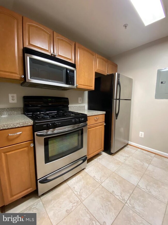 Foto del edificio - 6710 Lake Park Dr