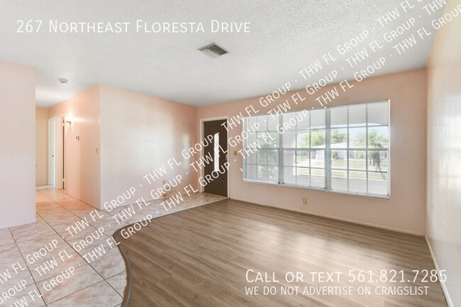 Building Photo - 267 NE Floresta Dr