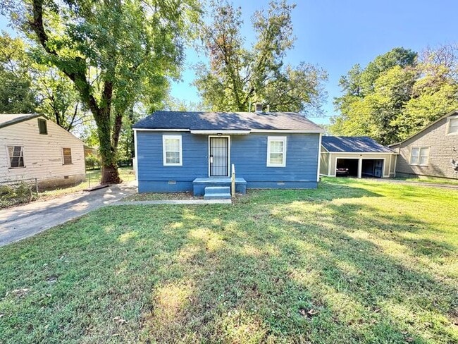 Photo - 1761 Winston Dr House