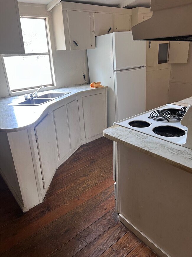 Foto del edificio - 3 Bedroom Home -ALL UTILITIES INCLUDED!