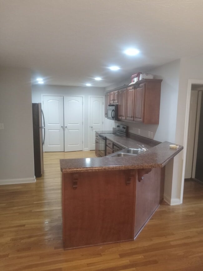 Building Photo - 575 Village Creek Dr