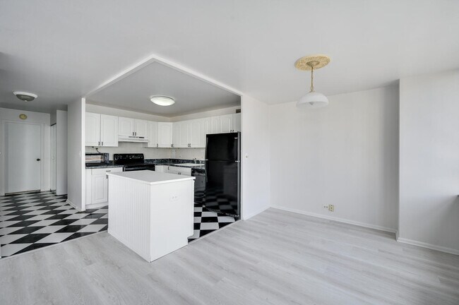 Foto del edificio - 5701 N Sheridan Rd