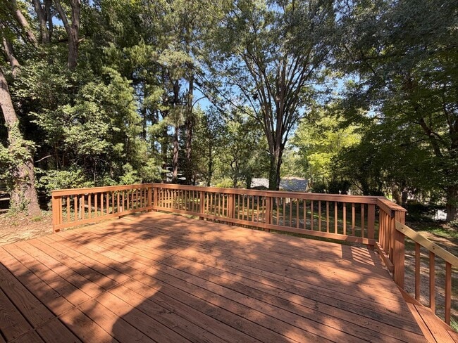 Building Photo - 121 Westview Dr
