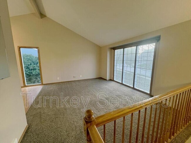 Building Photo - 2107 Queen Dr