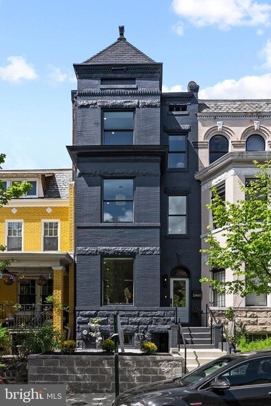 Foto principal - 2460 Ontario Rd NW