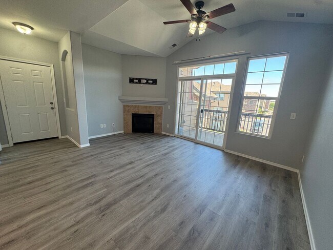 Building Photo - Move-In Ready Top-Floor Condo with New Flooring & Fresh Paint