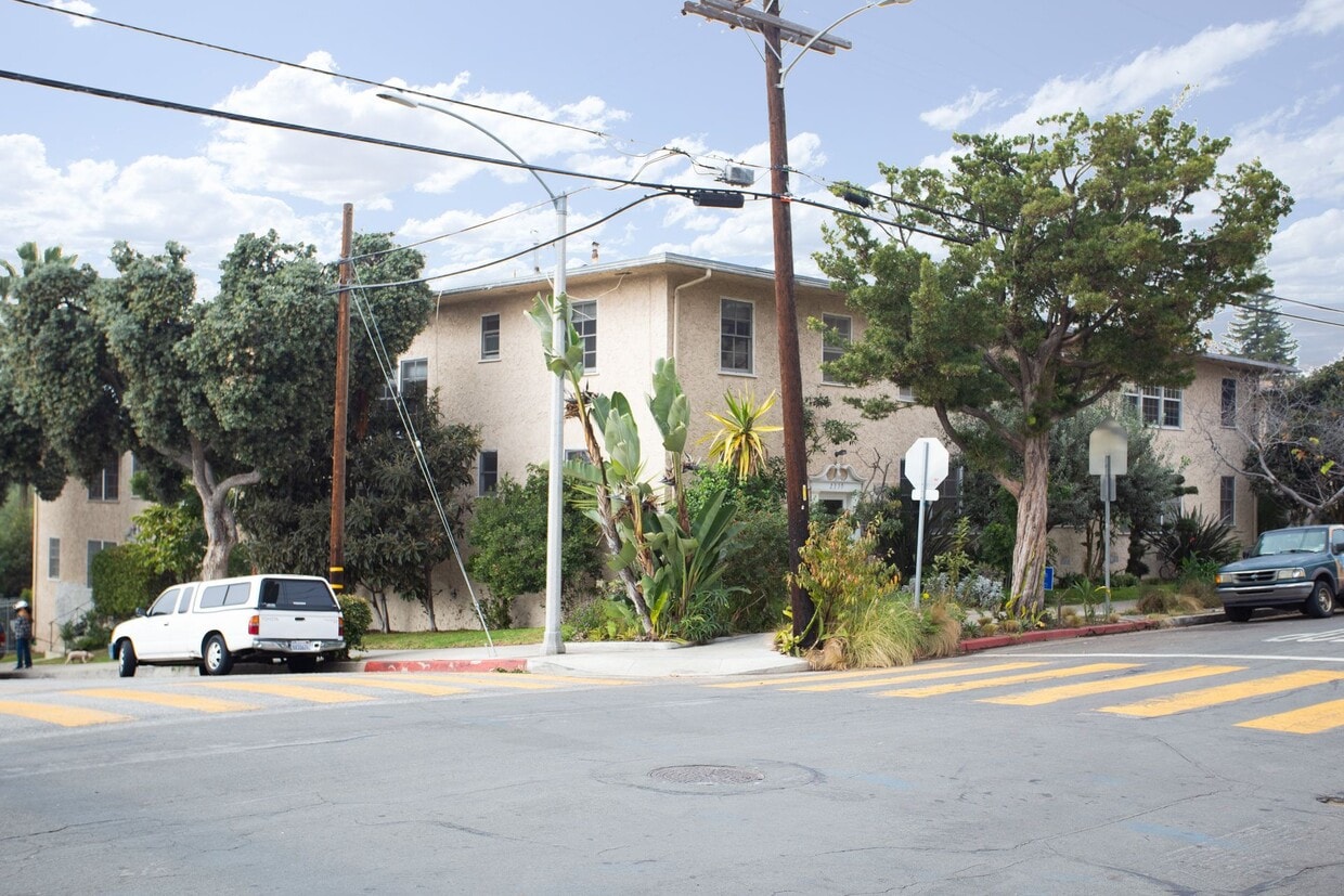 Foto del edificio - Hollister and 6th Street Apartments