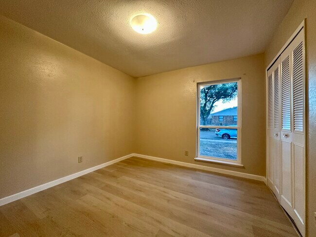 Building Photo - 3101 Silverdale Ln