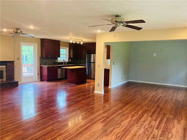 Foto del edificio - 1194 Liberty Hill Rd