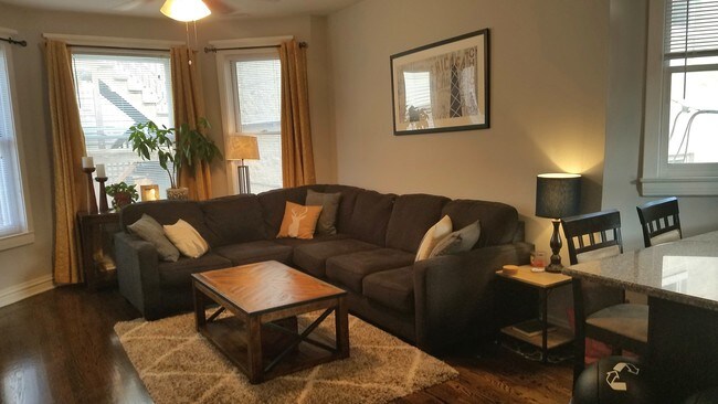 Foto del edificio - 3940 N Southport Ave
