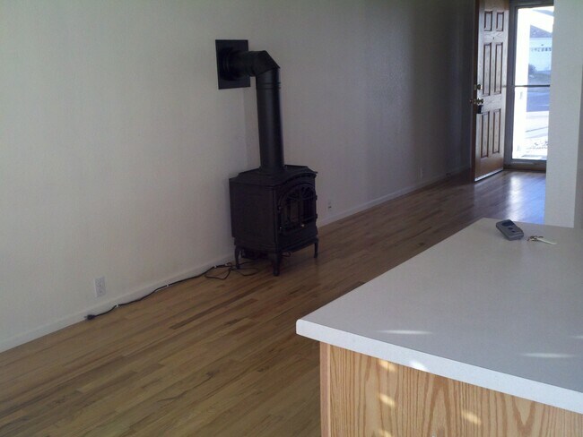 Building Photo - North-east one level living.