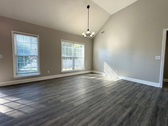 Foto del edificio - 1003 Moss Creek Cir