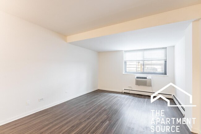 Photo - 540 West Roscoe Street #172 Apartment