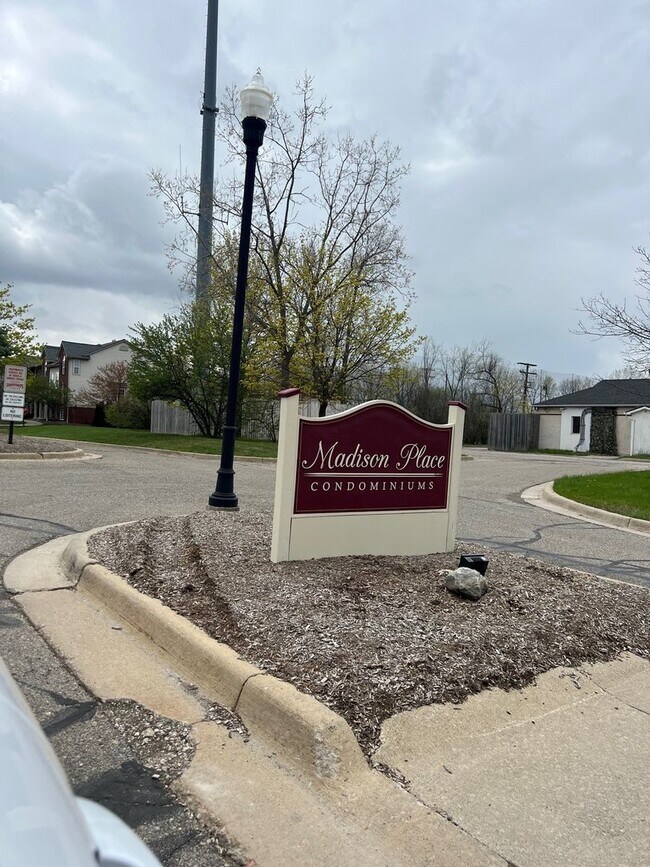 Building Photo - 3087 Promenade Cir
