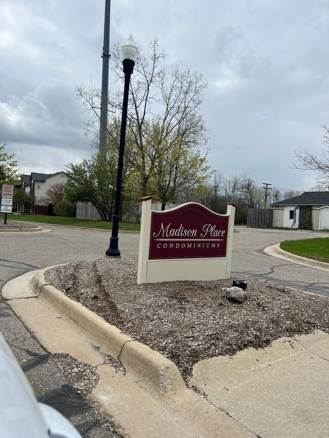Building Photo - 3087 Promenade Cir