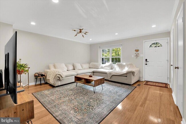 Foto del edificio - 8605 Western Oak Dr