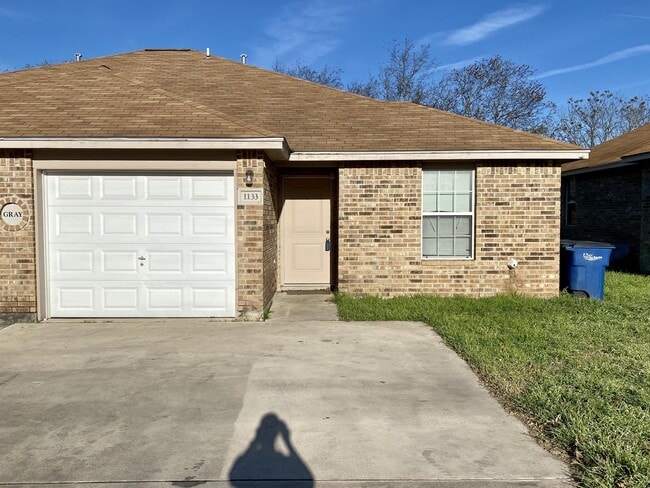 Building Photo - 1133 Misty Acres Dr