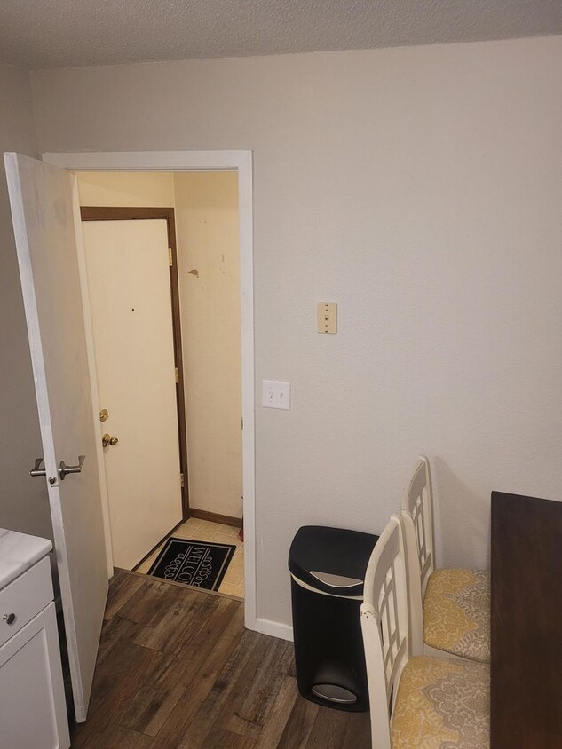 Primary Photo - 3 bedroom in Quiet Neighborhood