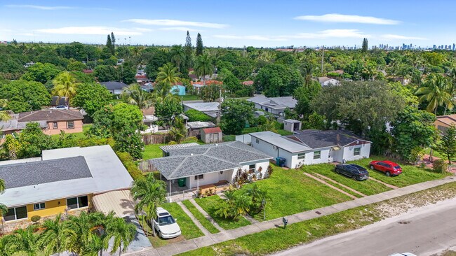 Foto del edificio - 551 NW 107th St